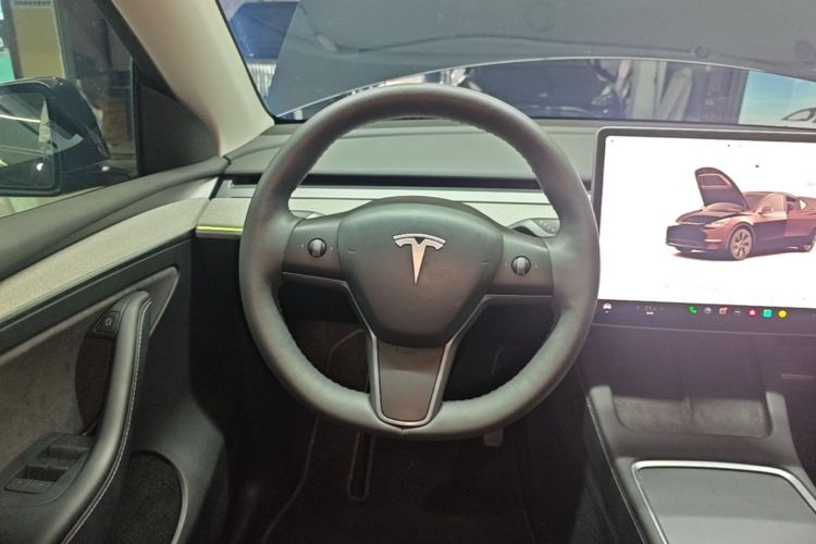 Tesla Model Y 2023 #11 Tesla Model Y 2023 car image #11