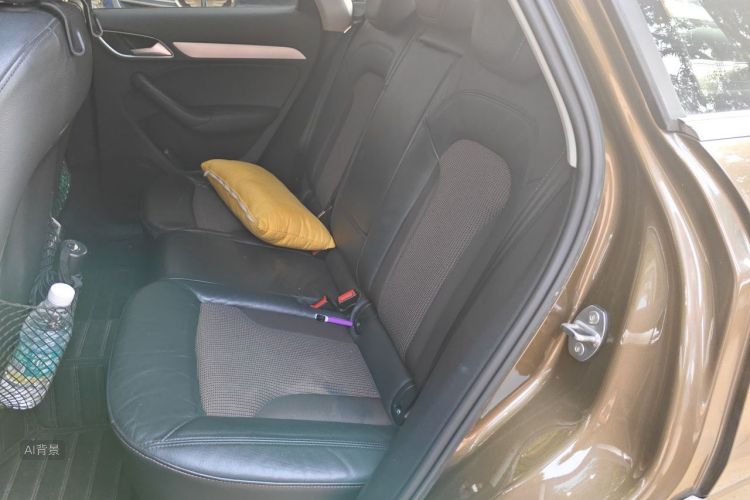 Audi Q3 2018 car image #19
