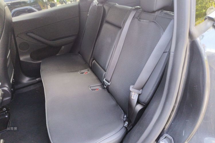 Tesla Model Y 2024 immagine di auto #19