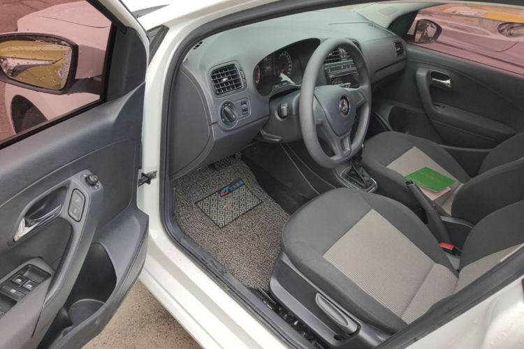 Volkswagen Polo 2019 car image #16