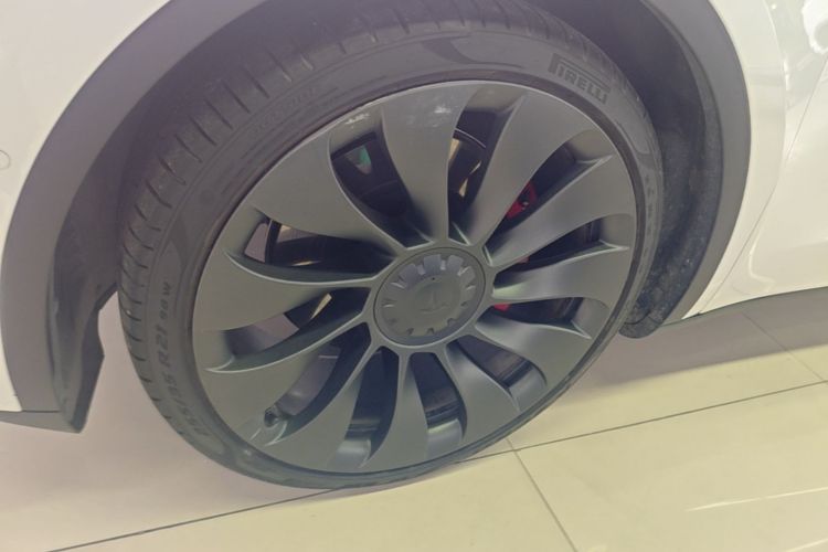 Tesla Model Y 2021 car image #9