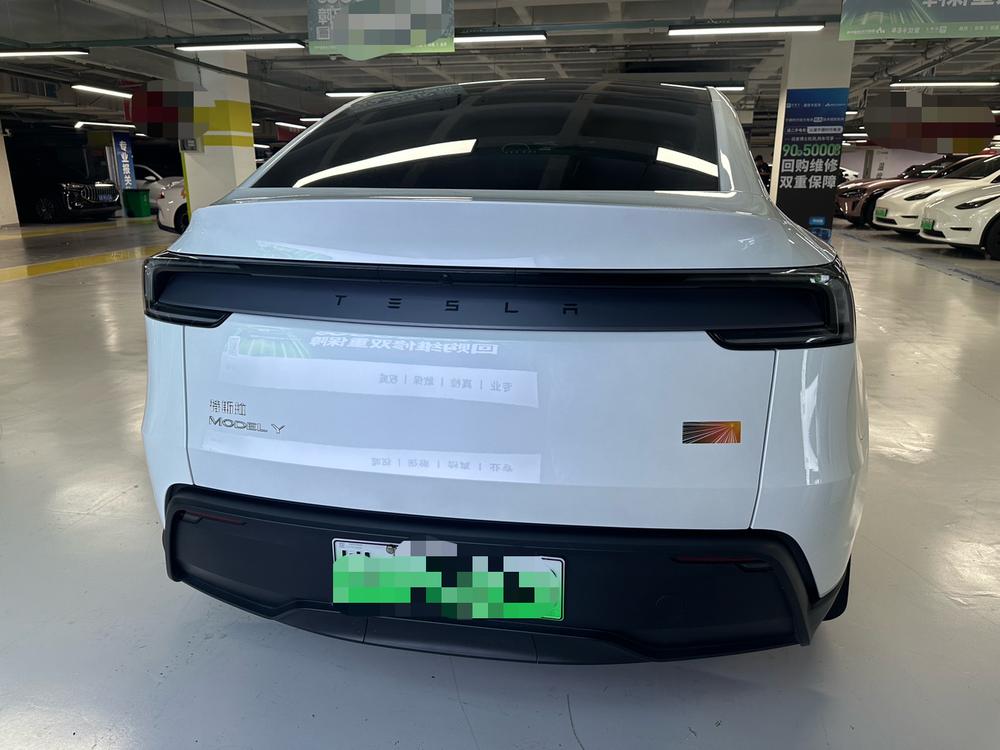 Tesla Model Y 2026 car image #5