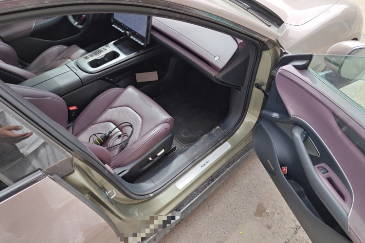 MI SU7 2024 immagine di auto #25