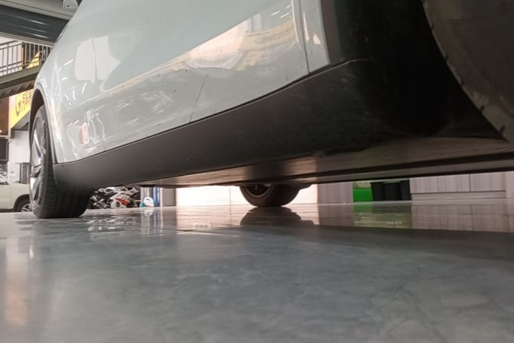 Tesla Model Y 2025 car image #26
