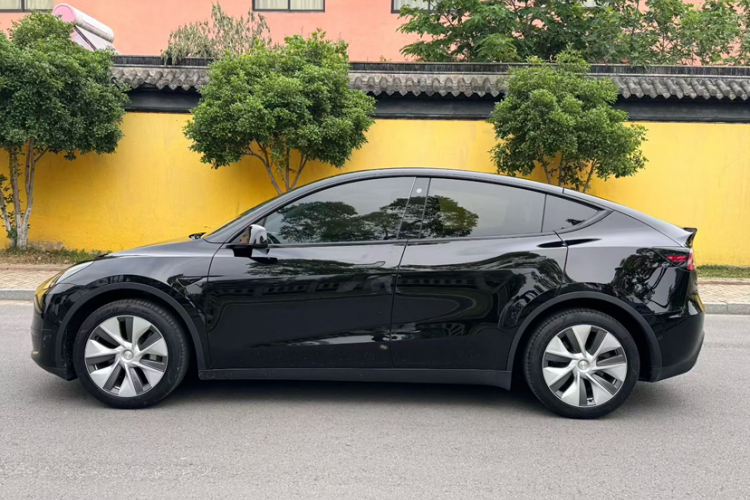 Tesla Model Y 2022 #9 Tesla Model Y 2022 car image #9