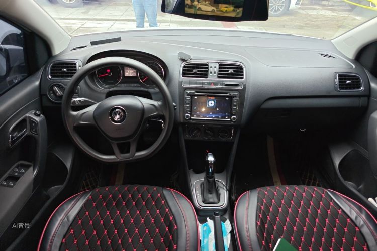 Volkswagen Polo 2015 car image #11