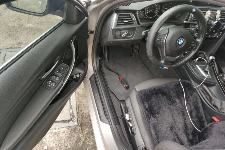 BMW 3 Series 2018 imagen de coche #16