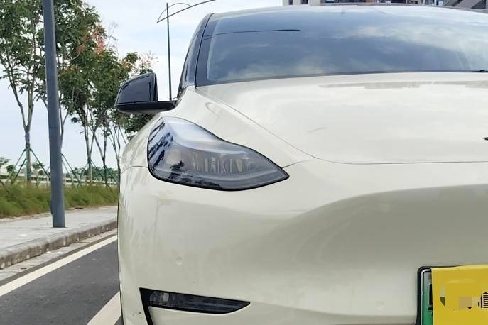 Tesla Model Y 2021 car image #3
