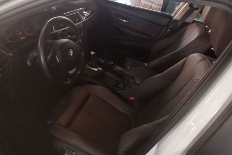 BMW 3 Series 2018 car image #19