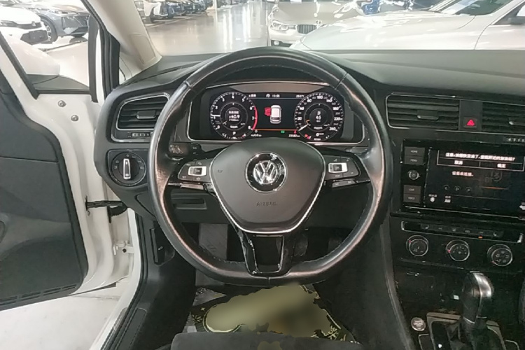 Volkswagen Golf 2019 car image #11