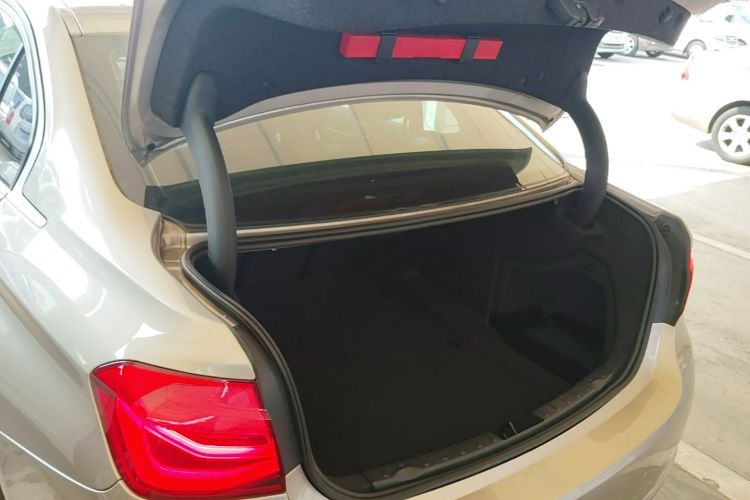 BMW 3 Series 2017 #21 BMW 3 Series 2017 car image #21