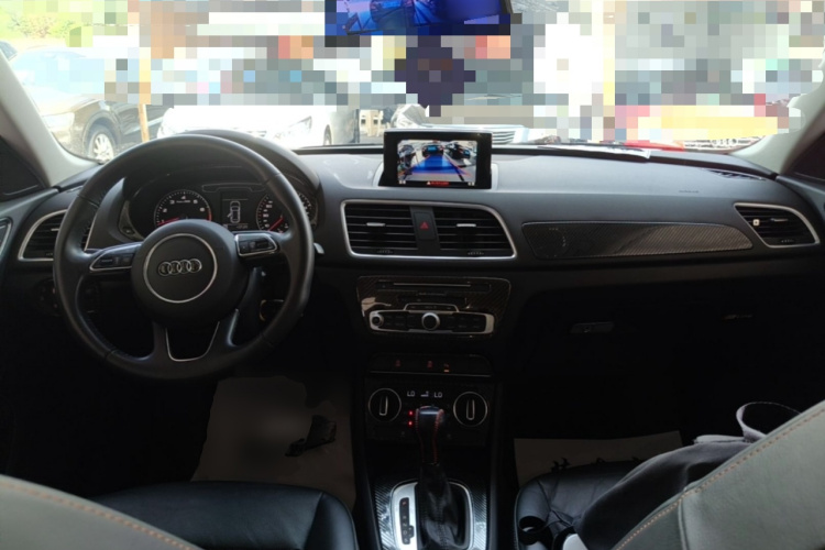 Audi Q3 2018 car image #10