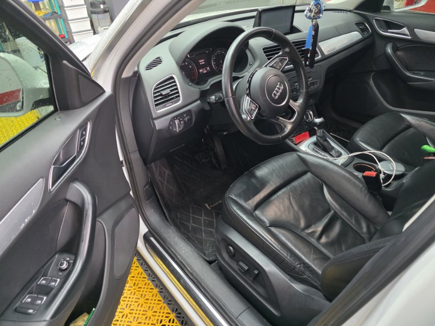 Audi Q3 2016 car image #7