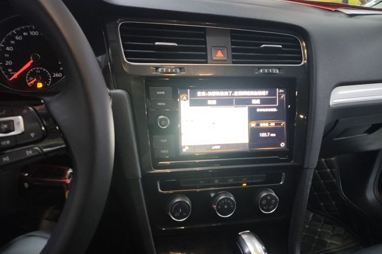 Volkswagen Golf 2019 car image #13