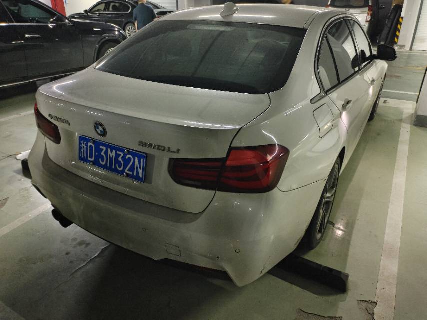 BMW 3 Series 2018 car image #2