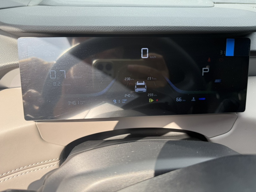 GEELY Boyue L 2025 car image #6