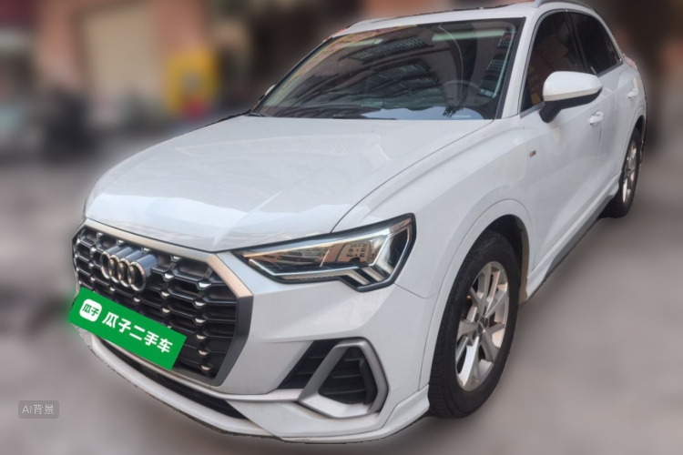 Audi Q3 2019 car image #2