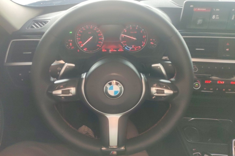 BMW 3 Series 2018 car image #11