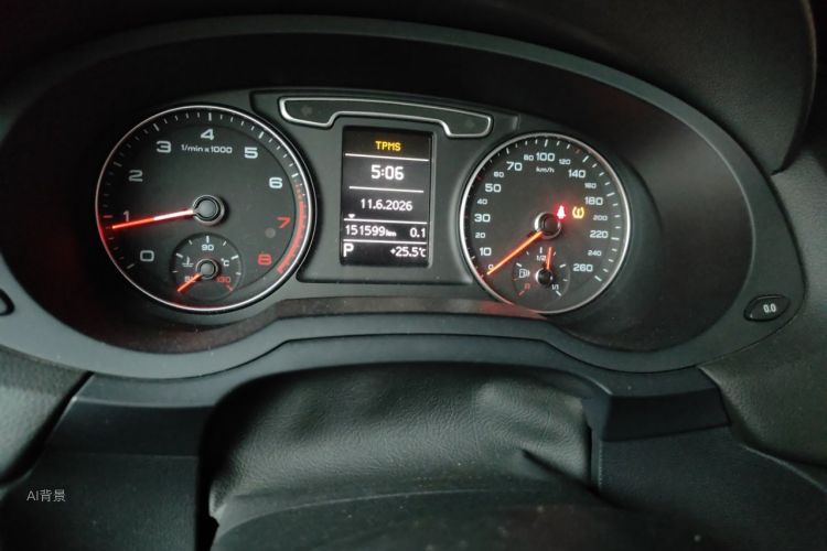 Audi Q3 2015 car image #14