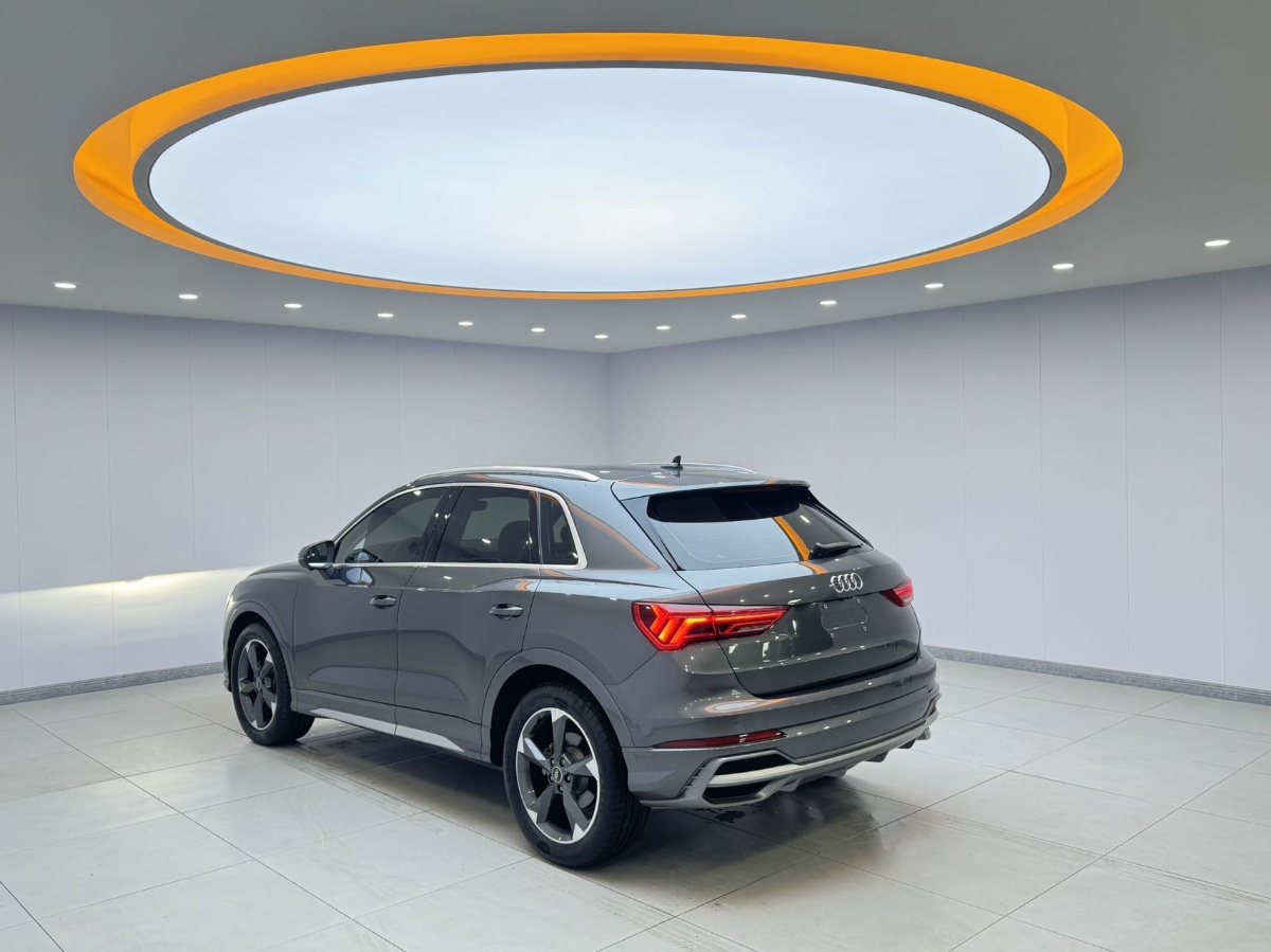 Audi Q3 2022 car image #4