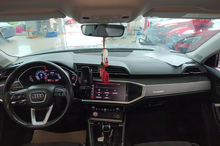 Audi Q3 2021 immagine di auto #10