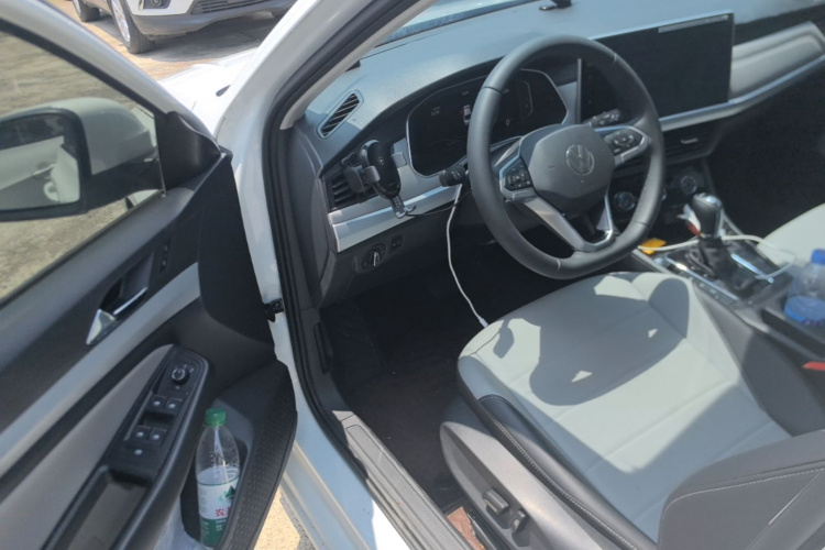 Volkswagen Bora 2025 car image #16