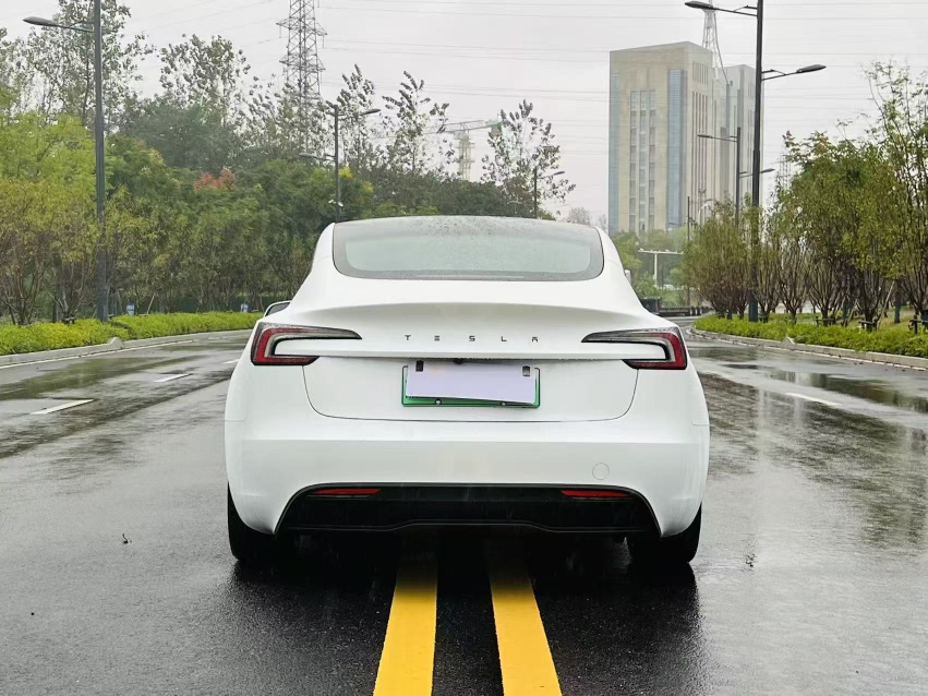 Tesla Model 3 2026 car image #5