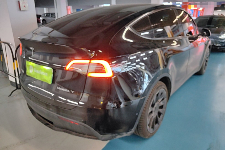 Tesla Model Y 2022 car image #7