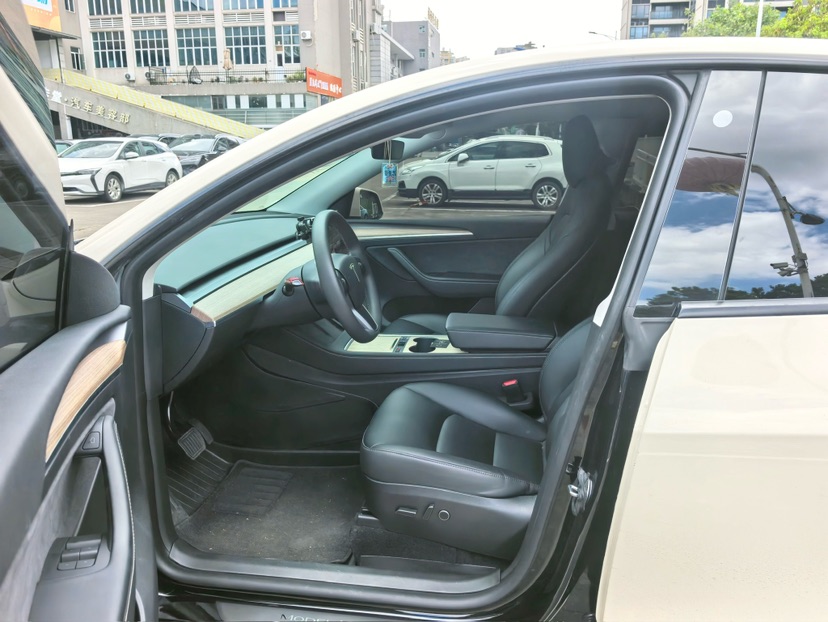 Tesla Model Y 2023 car image #4