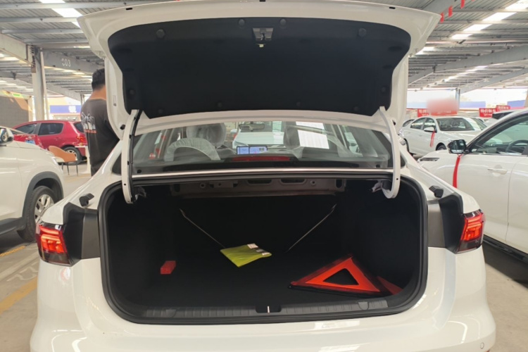 GEELY Emgrand 2026 car image #19