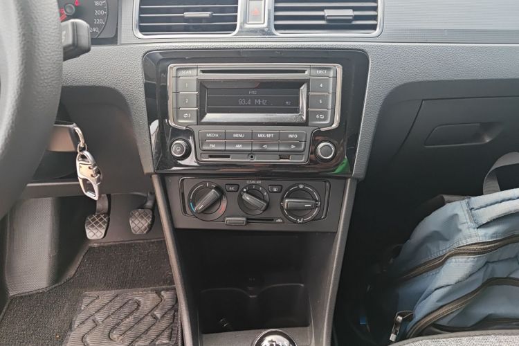 Volkswagen Santana 2015 car image #13