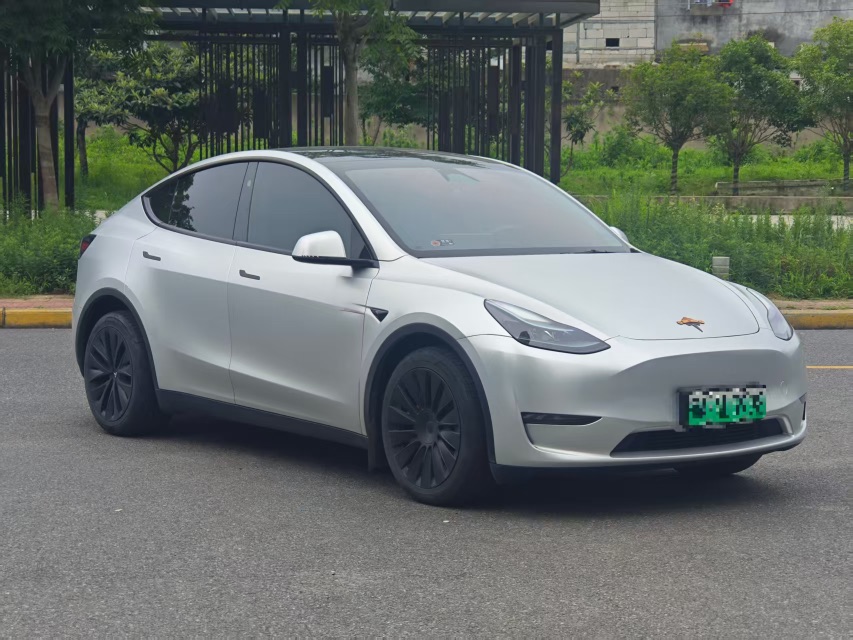 Tesla Model Y 2024 immagine di auto #3