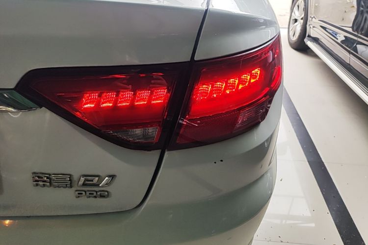 GEELY Emgrand New Energy 2022 #8 GEELY Emgrand New Energy 2022 car image #8