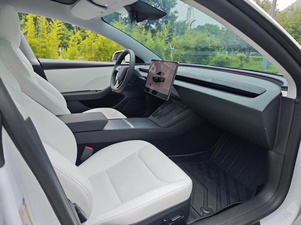 Tesla Model 3 2025 car image #21