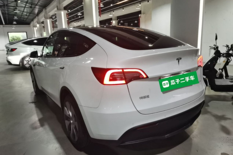Tesla Model Y 2022 car image #5