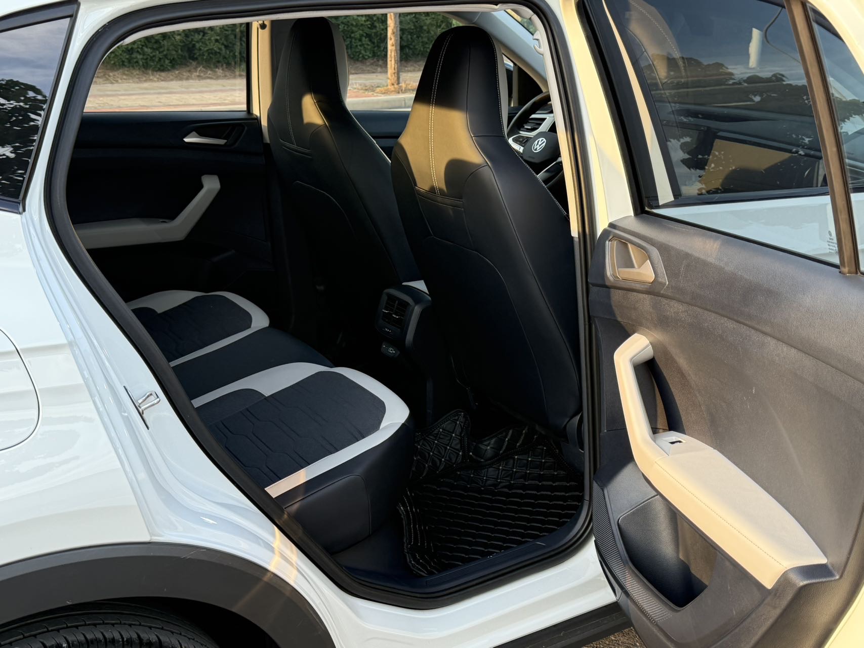 Volkswagen Tharu 2025 imagen de coche #9