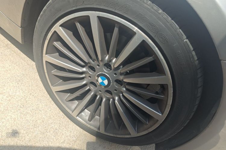BMW 3 Series 2019 car image #9