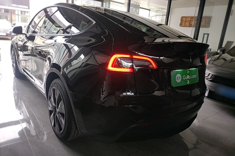 Tesla Model Y 2023 #5 Tesla Model Y 2023 car image #5