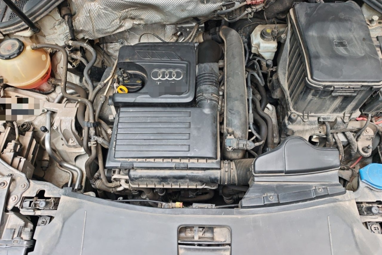 Audi Q3 2018 car image #22