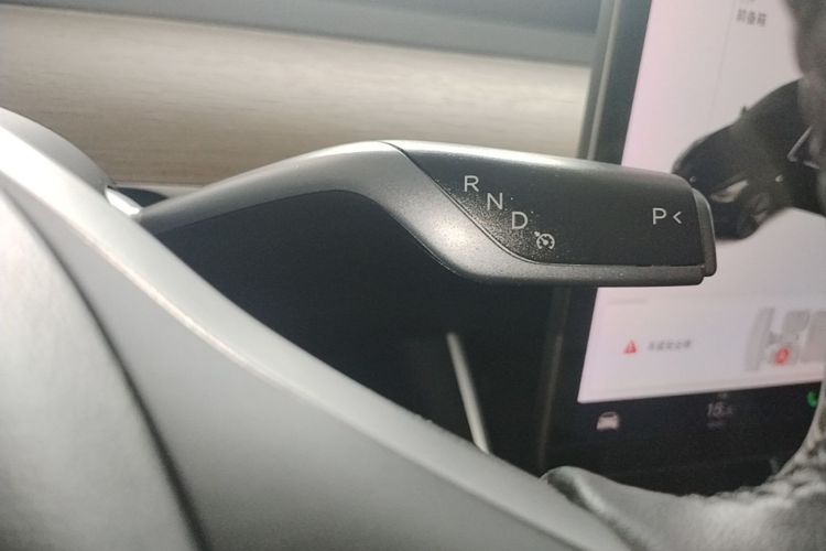 Tesla Model 3 2020 car image #18