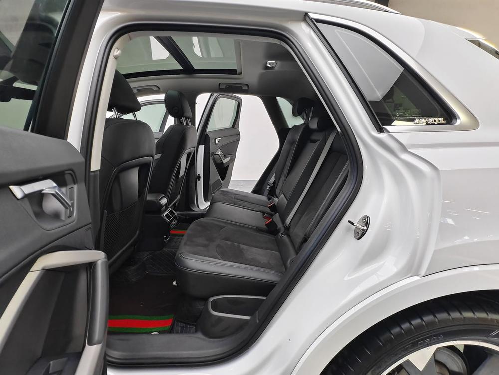 Audi Q3 2023 car image #18