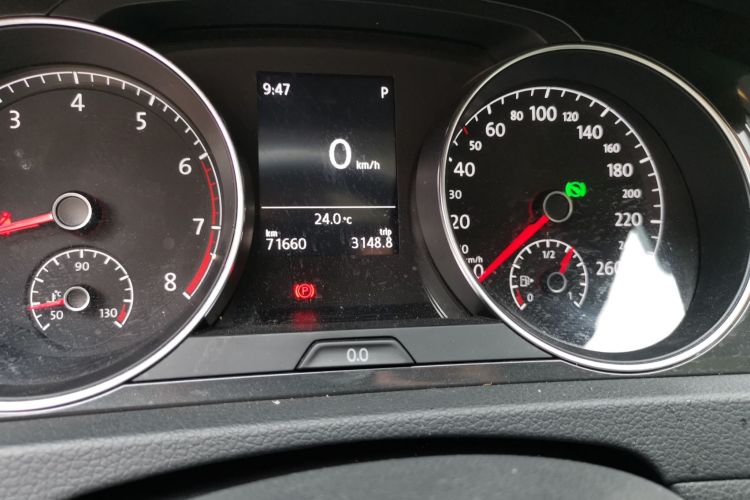 Volkswagen Golf 2018 car image #8