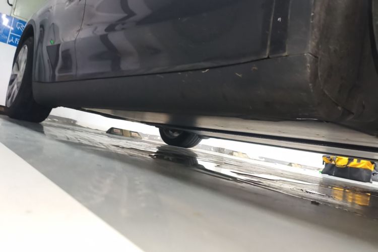 Tesla Model Y 2023 car image #26