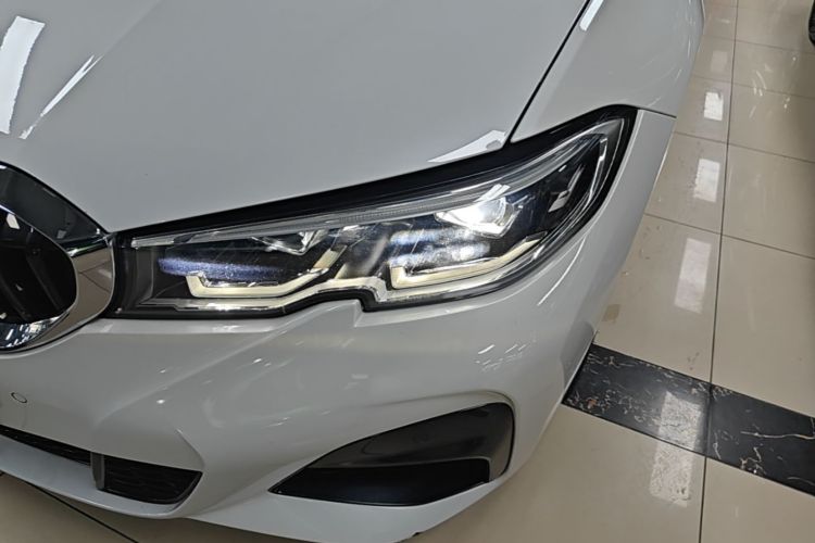 BMW 3 Series 2021 car image #23