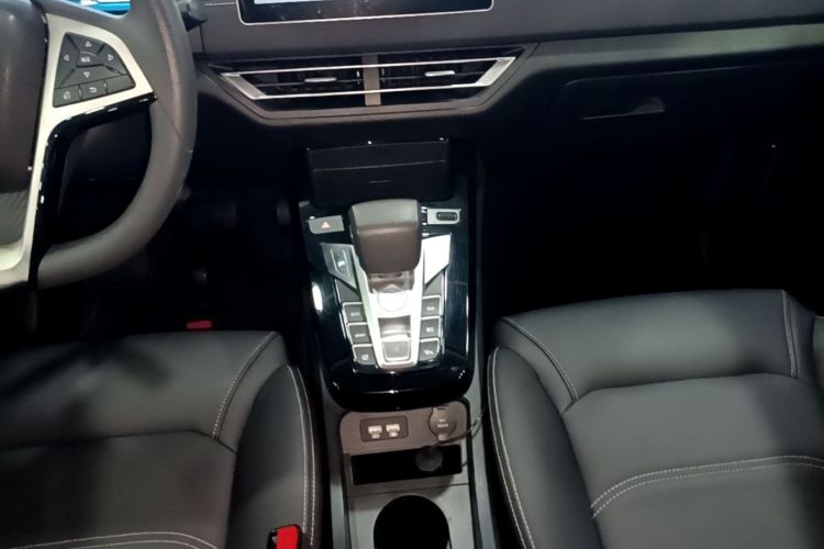 BYD Yuan New Energy 2019 imagen de coche #18