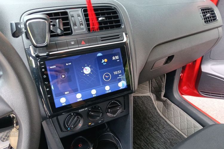 Volkswagen Polo 2018 car image #15