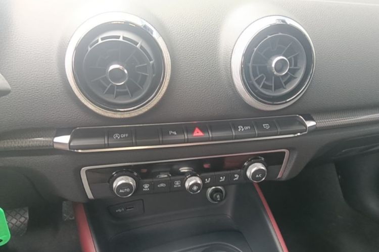 Audi A3 2018 immagine di auto #13