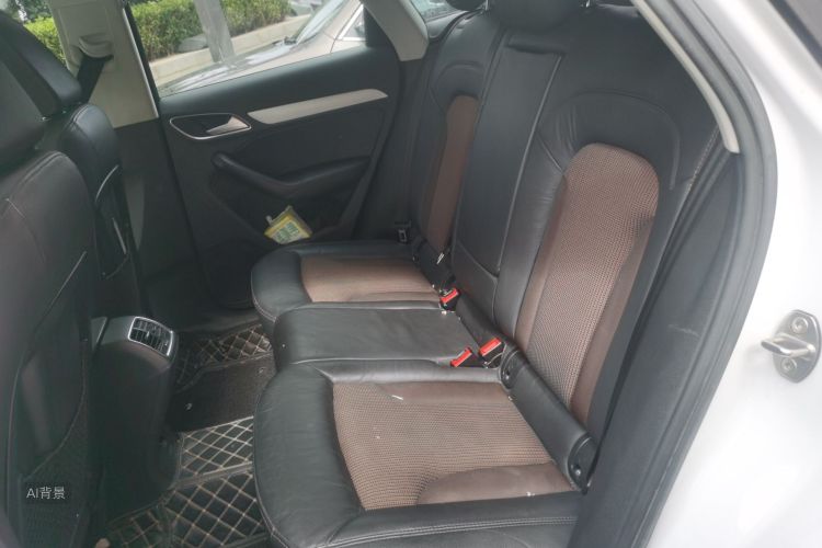 Audi Q3 2019 car image #19
