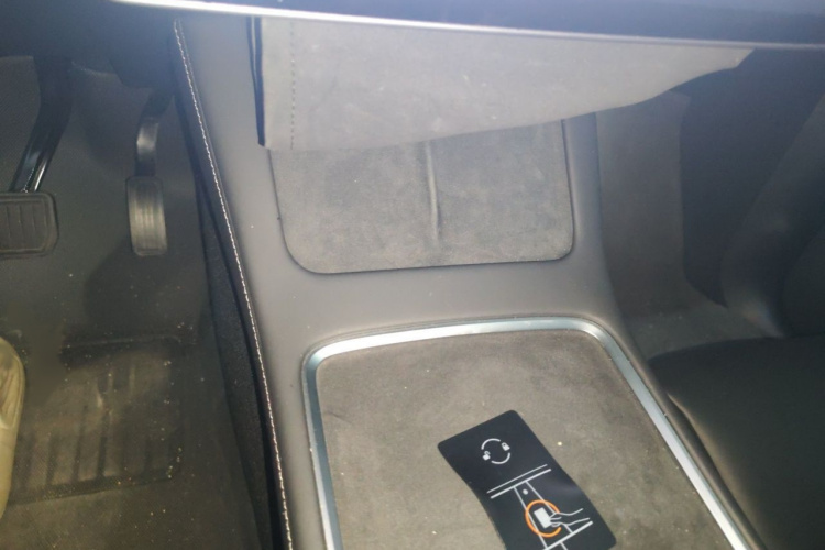 Tesla Model Y 2021 #14 Tesla Model Y 2021 car image #14