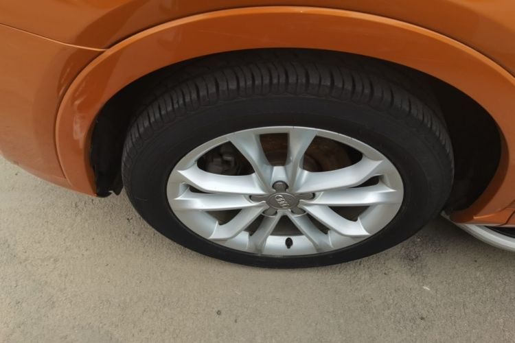 Audi Q3 2016 car image #9